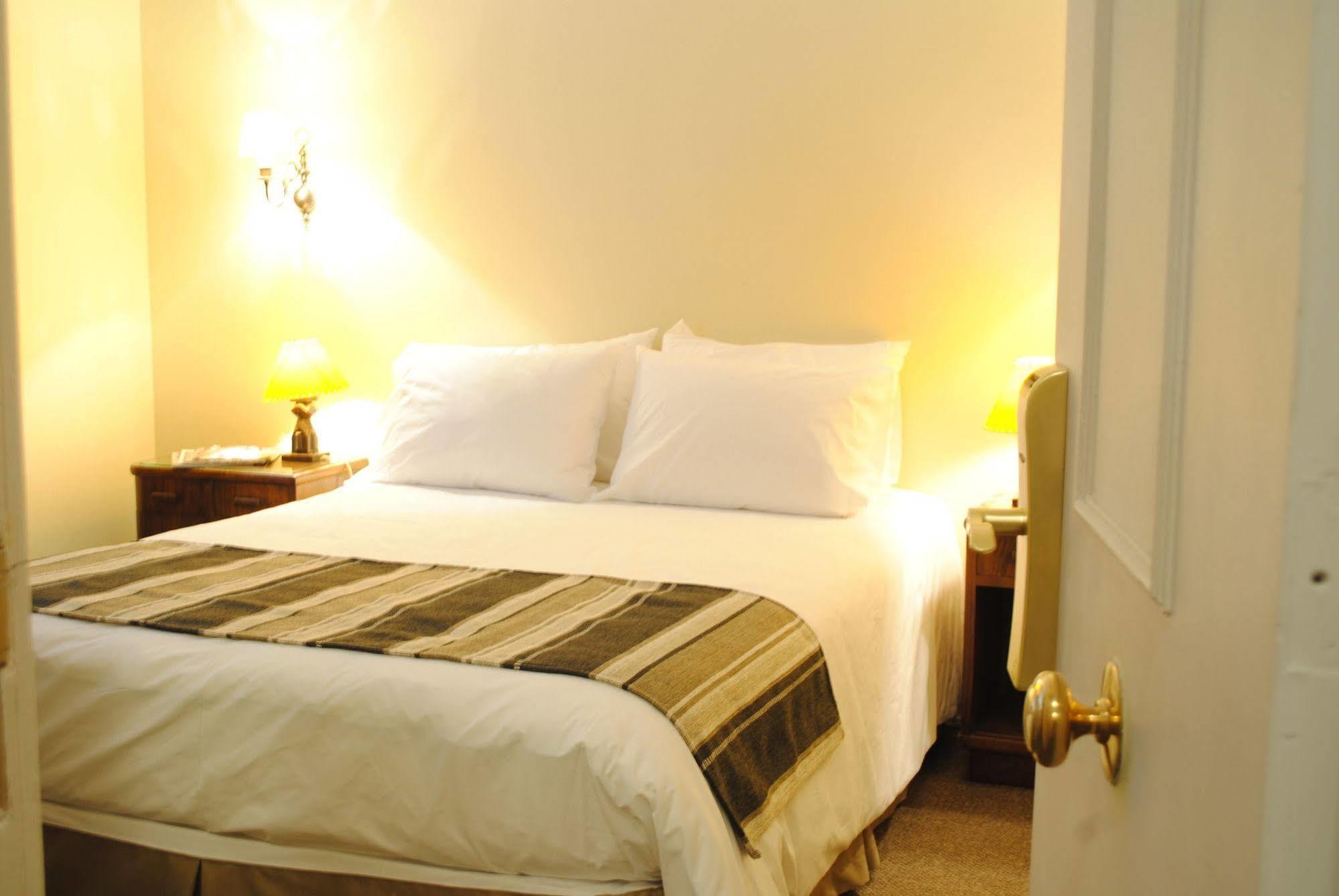 Carlton House Hotel Сантяго Екстериор снимка